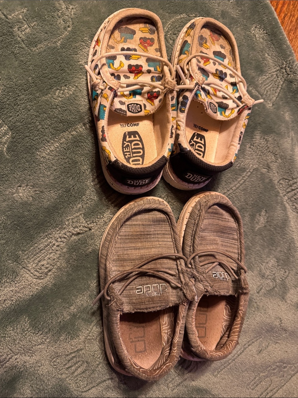 Hey Dude Kids Two-Pair Pack — Gray Canvas Shoes and Multicolor Printed Moccasins